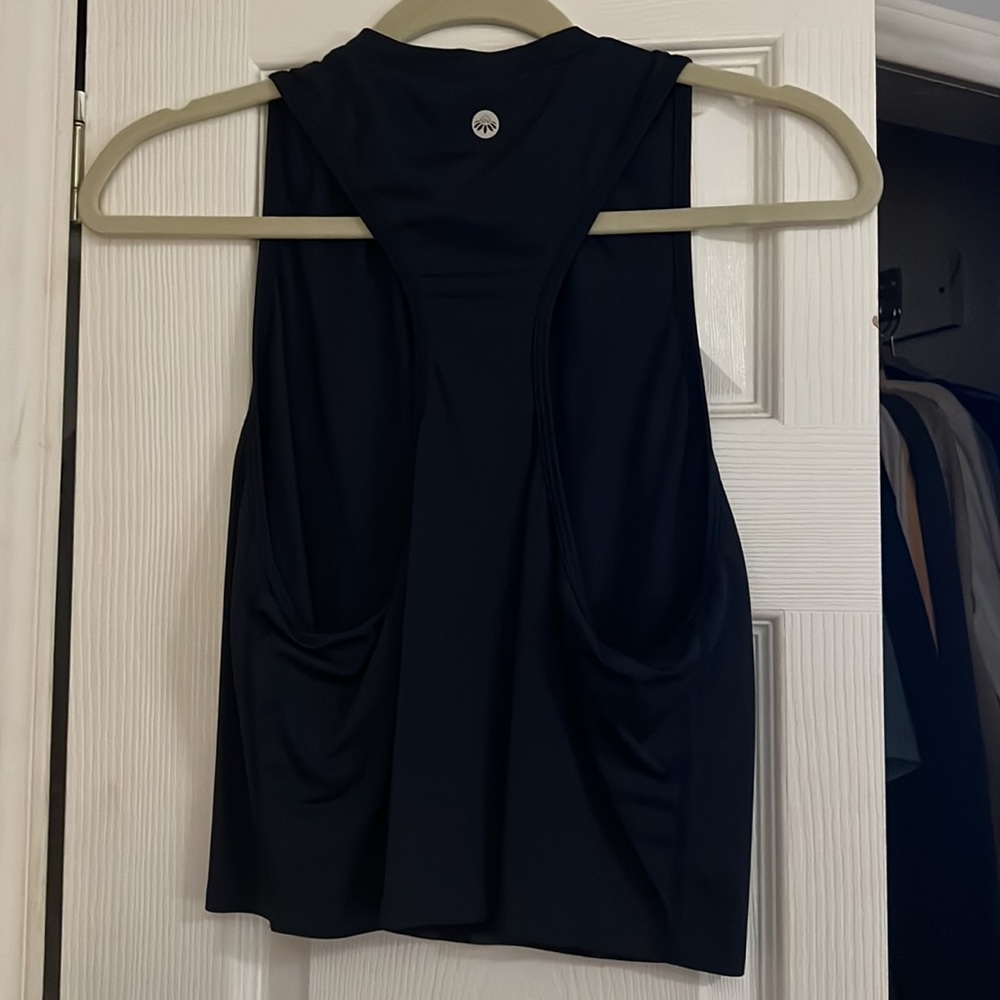 Workout top - Picture 2 of 2